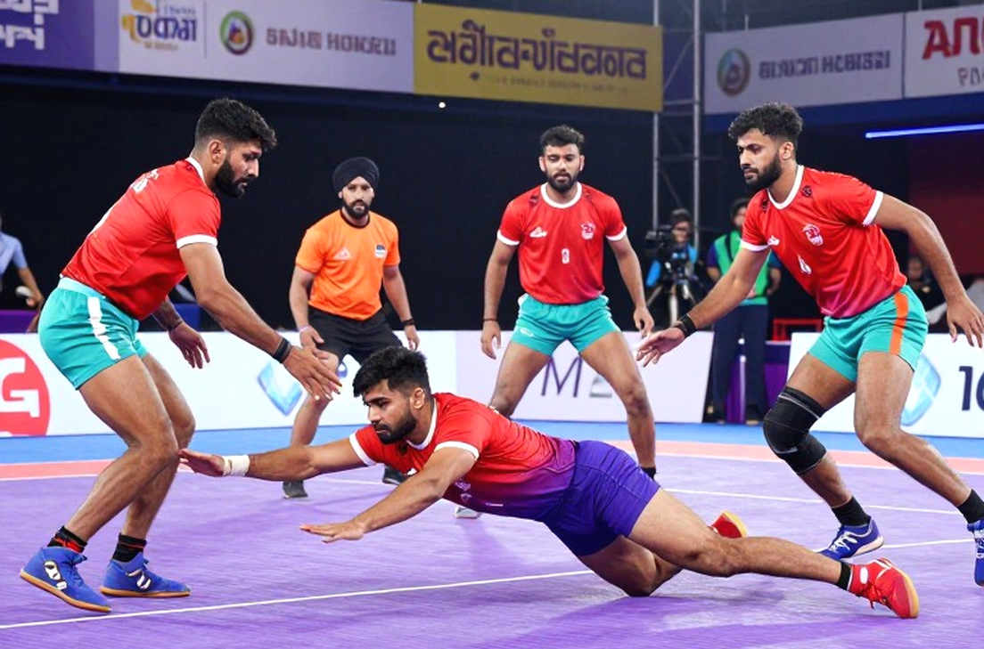 स्कोरडिफ साफ निकला, तभी पहली चेतावनी बजी: अहमदाबाद की दिन-1 टेबल में तीन टीमें बिना खेले ऊपर, और नियम किताब कहीं नहीं